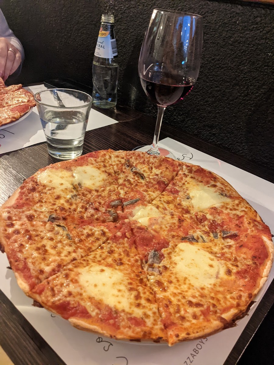 Vinnies Pizza Boys Photos 2